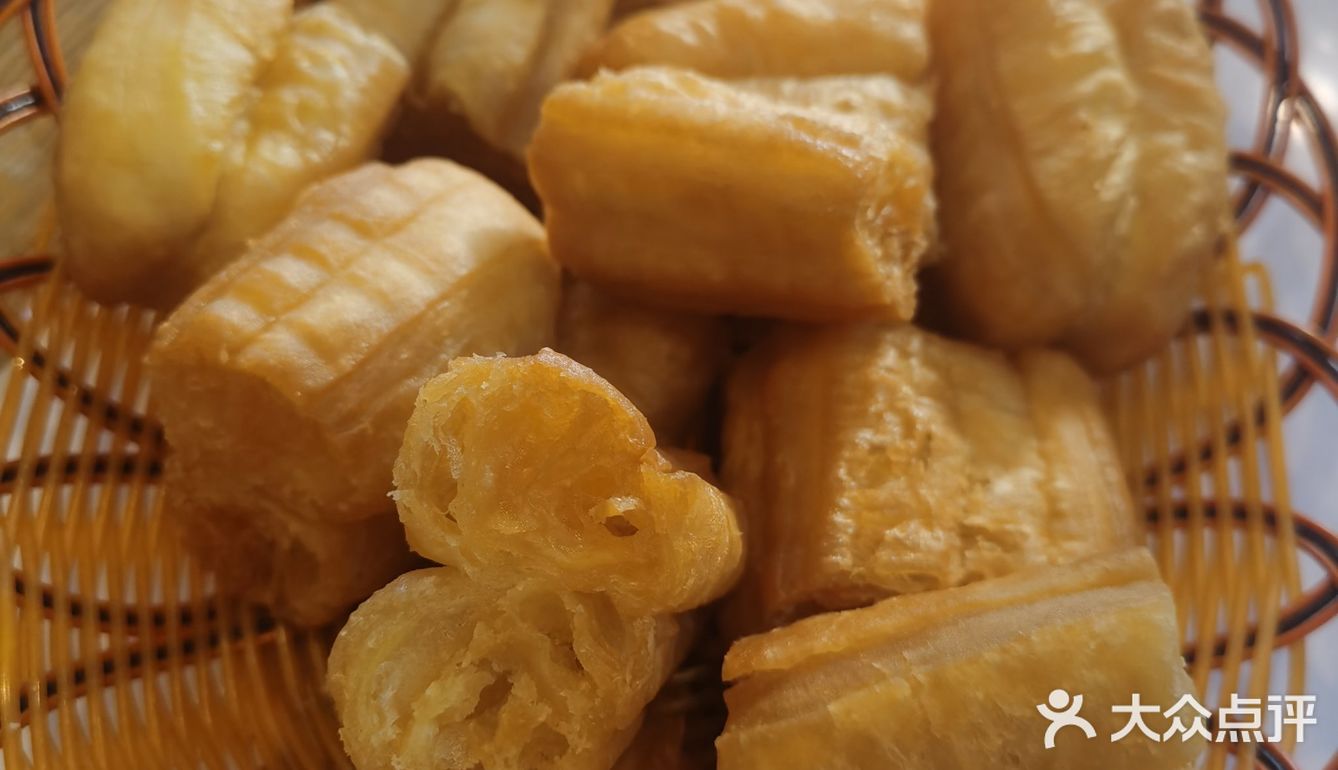 油条好评，跟以往吃的不同，这油条口感更厚实