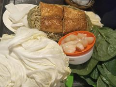 -洞庭洲·防空洞火锅·烧烤·铜锅涮肉(新百广场店)