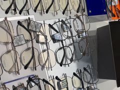 -美式眼镜·授权蔡司.依视路.尼康.豪雅.明月(南翔印象城店)