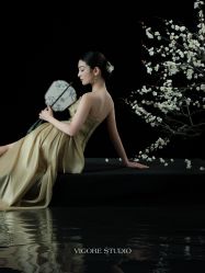 -雪中彩影婚纱摄影·微光艺术中心