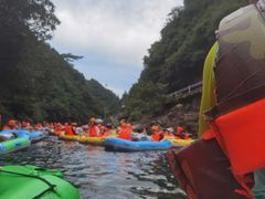 -安吉龙王山峡谷漂流
