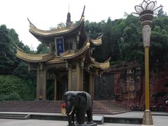 -峨眉山报国寺