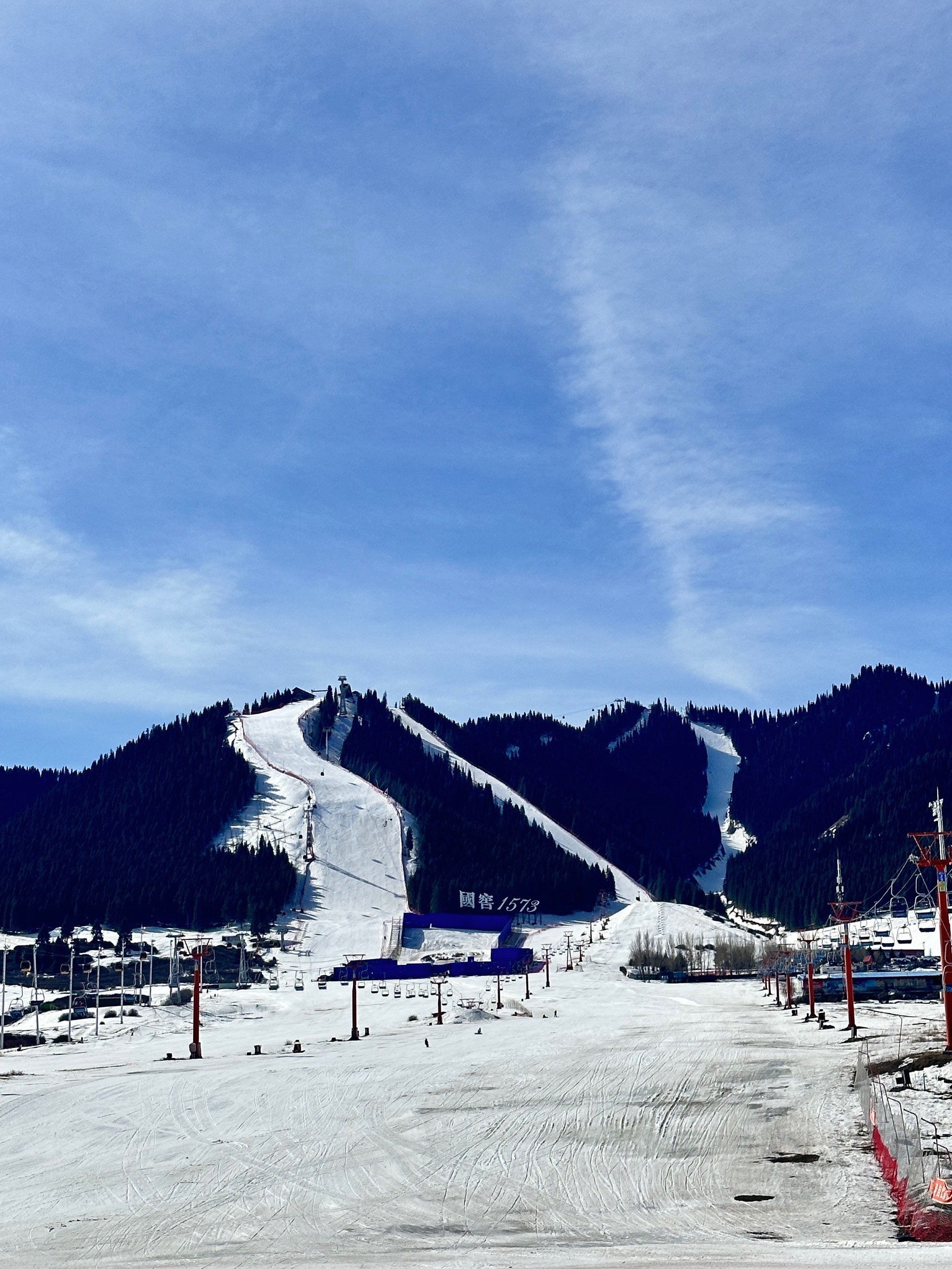 丝路滑雪场艾文大道图片