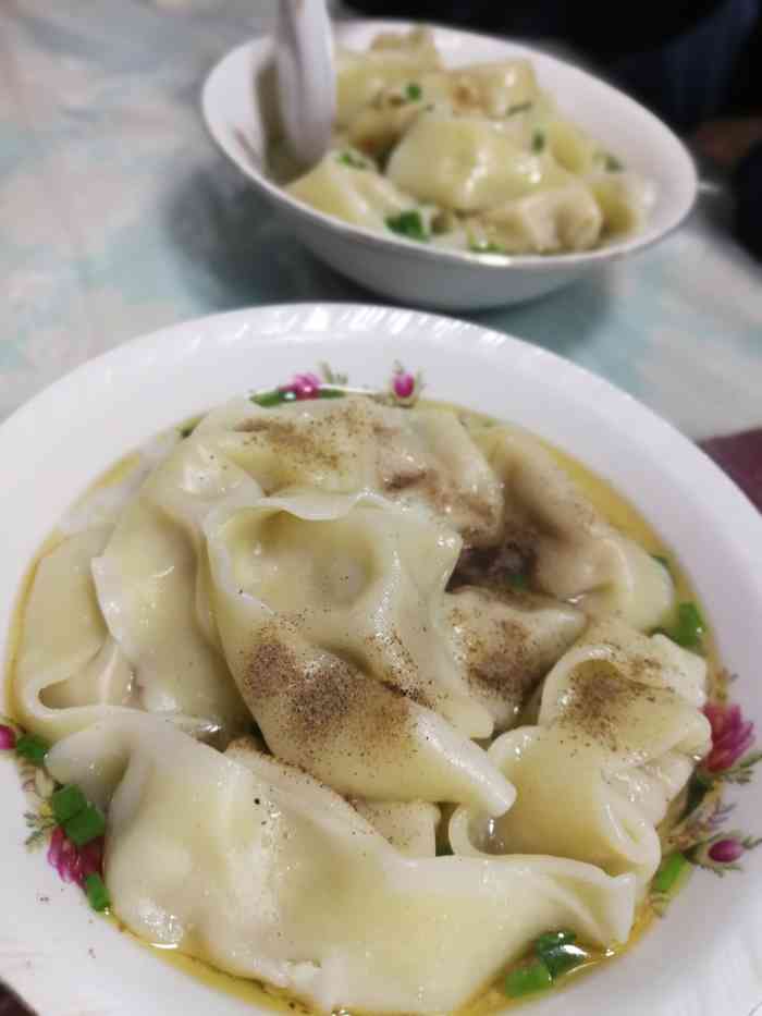 老半斋(福州路店)-"老半斋,出名的刀鱼馄饨和刀鱼汁面,试试吧.