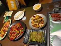 -曼听小寨海鲜烧烤·大连辣炒大王(盖州街店)