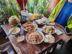 -Cuc Gach Quan Restaurant