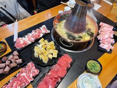 -果松木炭酸菜铜火锅·外婆参鸡汤
