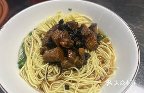 Sour Cabbage Steamed Pork Noodles