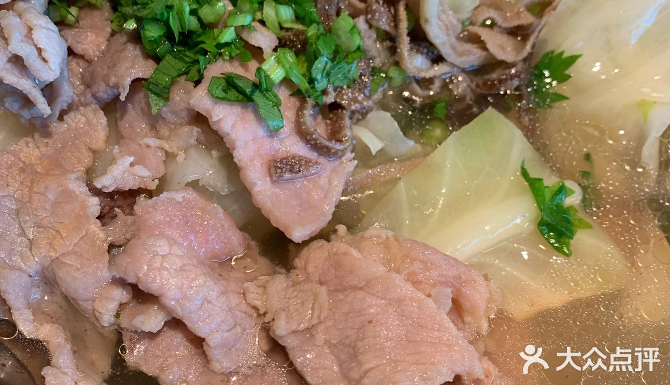 肖四女乐山跷脚牛肉(无锡首店)饼很好吃，脆香