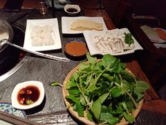 -大匠工房古船木艺术餐厅·猪肚鸡专门店(长白仙岛店)
