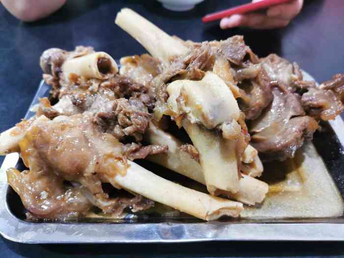 阿明羊骨-"来建材市场买东西,到饭点了搜了一下美食,.