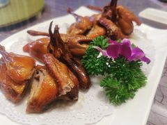 石岐乳鸽-轩记海鲜餐厅·四十五年老字号·经典粤菜(西区彩虹店)