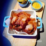 皮都是酥酥的，吃着那叫一个香！朋友边吃边竖大拇指