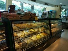 面包甜点陈列柜-蜂蝶来饼店(拱北总店)
