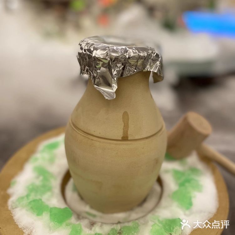 可以容纳我们部门20几号人