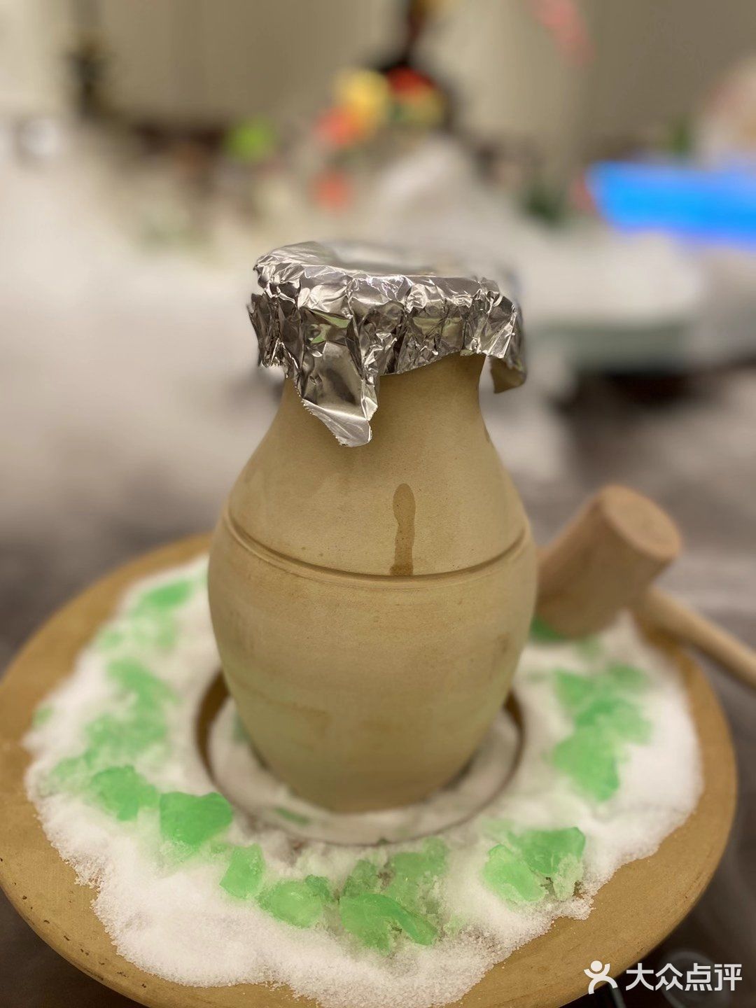 可以容纳我们部门20几号人