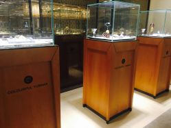 -北京七彩云南翡翠珠宝旗舰店(月坛店)