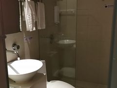 -卡罗酒店(东门晒布地铁站店)