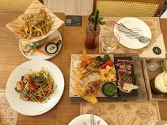 -Mark&Mars Restaurant