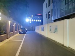 -汉庭优佳(上海娄山关路地铁站店)