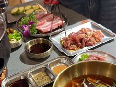 -围炉肉舍•炭烤活鳗•丹东海鲜烤肉(步行街店)