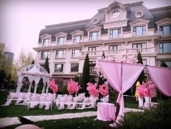 -花轿喜屋婚礼策划