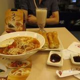 沿胜利河北岸而建 胜利河美食街夜市