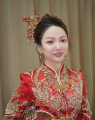 点击看大图 -爱伊人婚纱礼服美妆馆