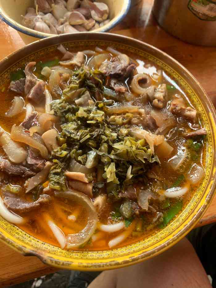 精品带皮牛肉粉(二店)-"[薄荷]环境:店还算大,大概可以同时坐五.