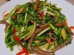 韭菜炒海肠-日进一片海.生腌海鲜火锅.宵夜烧烤(三里屯总店)