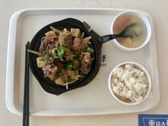 黄焖鸡肉饭-复旦大学江湾校区食堂