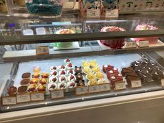 面包甜点陈列柜-仟吉KenGee(武汉高铁站店)