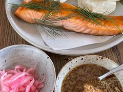 烟熏三文鱼配烤饺子皮和芥末籽酱-BOR Eatery(安福路店)