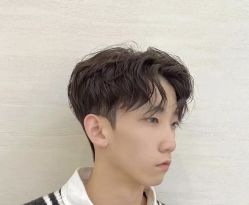 -一家只做男发烫染的店