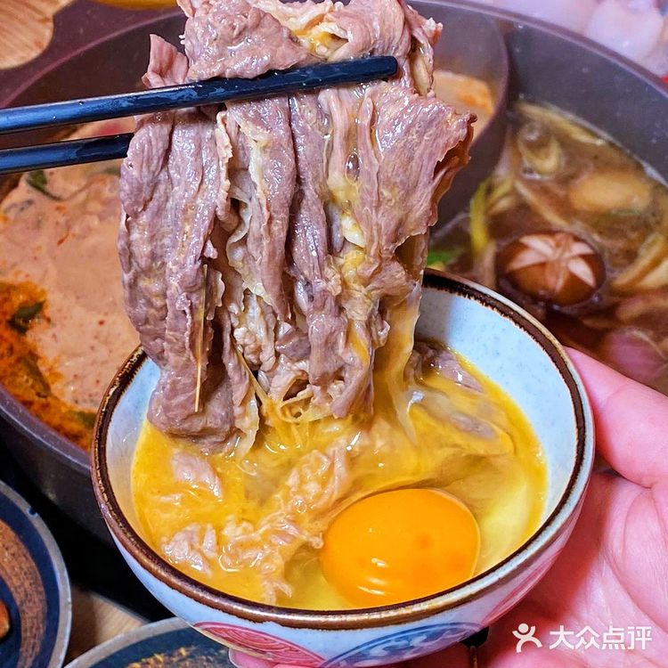 冬日里无法拒绝的美食,和牛寿喜锅,热气腾腾,好温暖