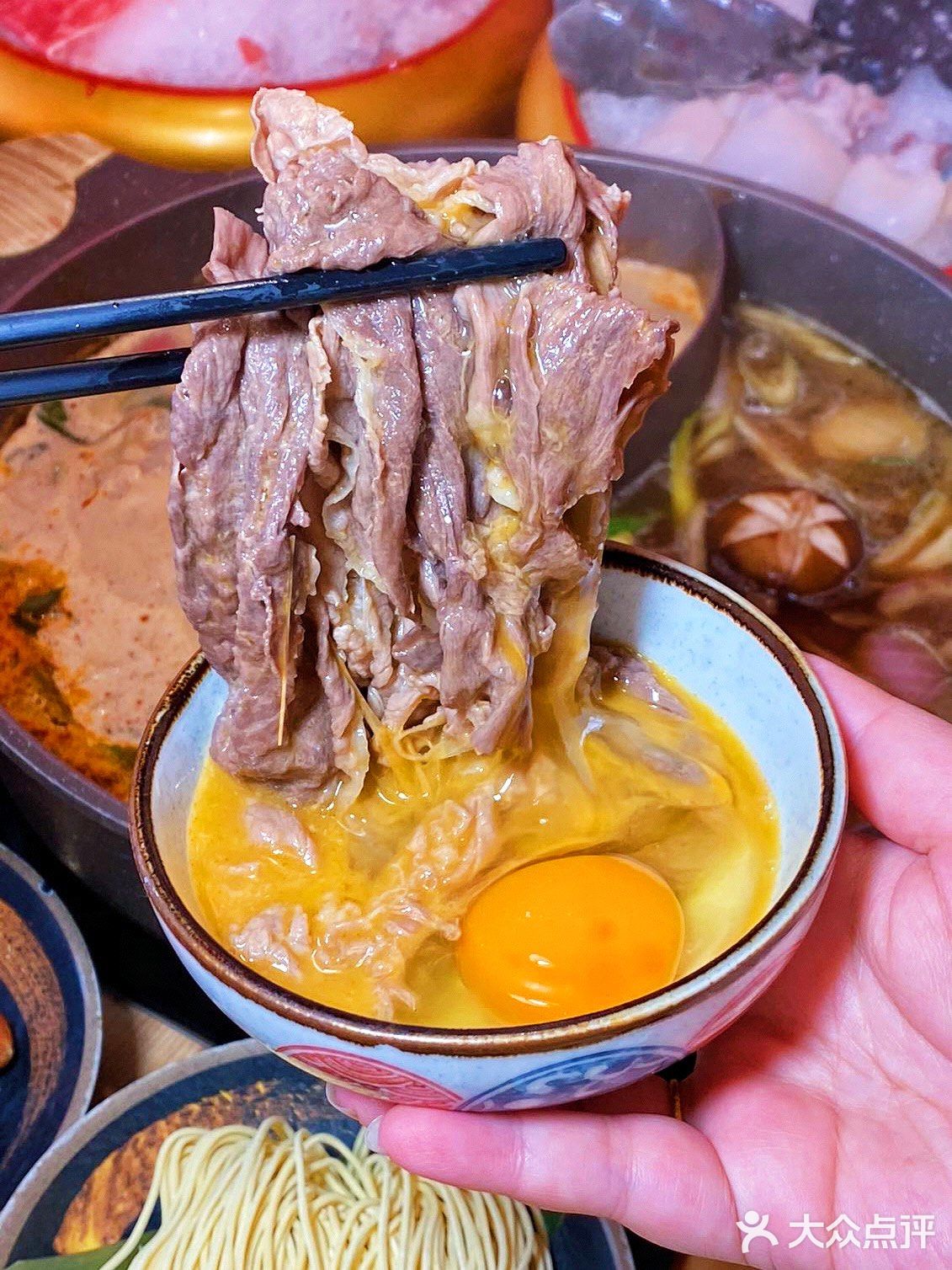 冬日里无法拒绝的美食，和牛寿喜锅，热气腾腾，好温暖