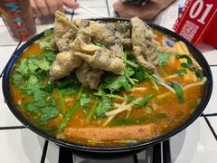 招牌炸酱酸辣米线-肥汁米蘭香港米线(长宁来福士店)