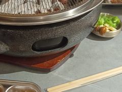 -围炉肉舍•炭烤活鳗•丹东海鲜烤肉(步行街店)