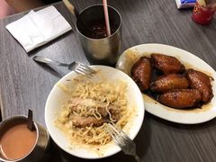 猪颈肉芝士捞公仔面-新记餐厅(香槟大厦店)