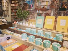 -猫的天空之城概念书店(束河店)