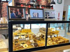 面包甜点陈列柜-熊叔熊婶面包房(团结湖店)
