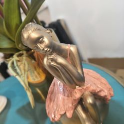 -赫本轻奢美颜中心