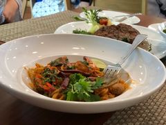 -Chom Cafe and Restaurant