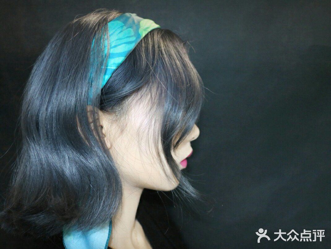 其实短发不一定要剪得很短，锁骨位置