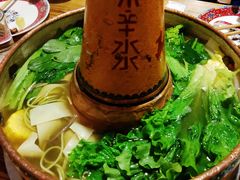 -毛辣果·贵州红酸汤牛肉火锅(西单店)