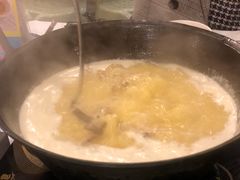 -鲜入围煮花胶鸡海鲜火锅