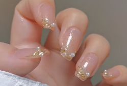 -雪奈传统美甲美睫
