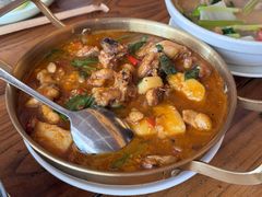 铜锅饵块油焖鸡-缘生态云南菜·野生菌庭院餐厅(华侨城店)