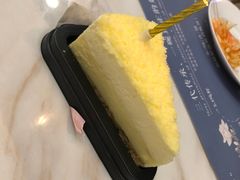 自己带的罗森小蛋糕-南山鲜虾面·活鲜小馆·海味大连菜(南山总店)