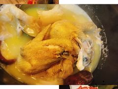 -鲜入围煮花胶鸡海鲜火锅